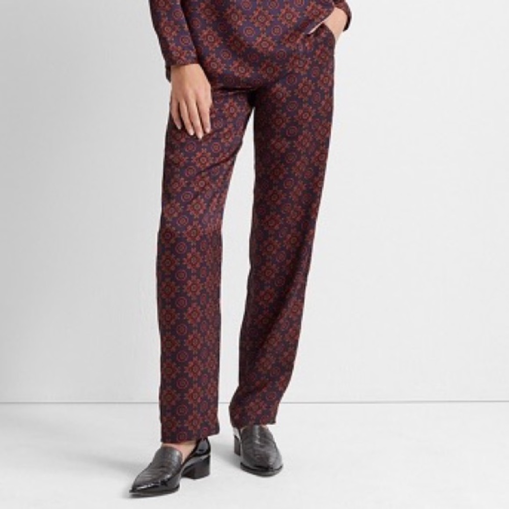 Club Monaco printed twill pant size 0. Front and back pocket details.